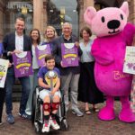 Engelsfackel vor Wiesbadener Rathaus macht Hospizarbeit sichtbar