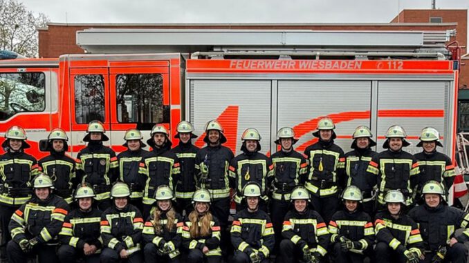 Grundausbildung der Freiwilligen Feuerwehr Wiesbaden wieder aufgenommen: 23 bestehen Lehrgang