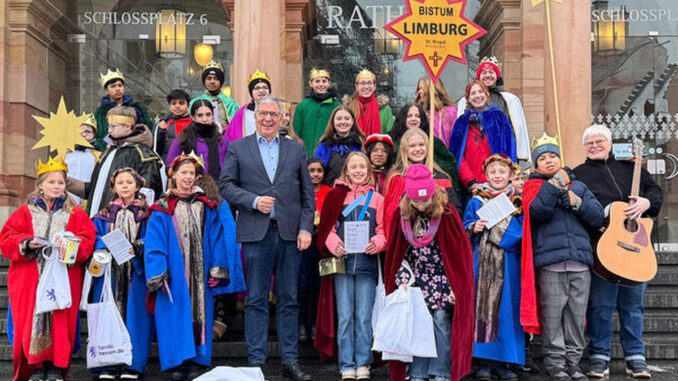 Mende empfängt Sternsinger im Rathaus und lobt Engagement gegen Kinderarbeit Mende empfängt Sternsinger im Rathaus und lobt Engagement gegen Kinderarbeit