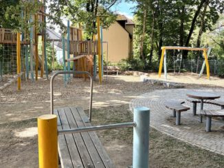 Neuer Abschnitt des Spielplatzes Moabiter Straße in Erbenheim nach Umgestaltung eröffnet