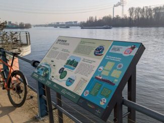 Neun Informationstafeln erklären Natur, Industrie und Geschichte an Wiesbadener Ufern