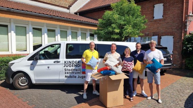 Rund 30 Kissen für Jugendtreffs in Wiesbadens östlichen Stadtteilen