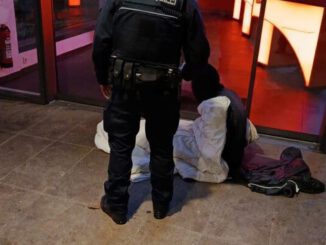 Warmes Getränk und Information: Stadtpolizei sucht nachts Kontakt zu Menschen ohne Wohnung
