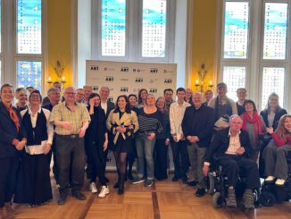 Wiesbaden startet inklusives Kunstprojekt mit Tandems, Film und Auktion