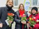 Wiesbaden verteilt Rosen mit Fairtrade-Informationen zum Valentinstag